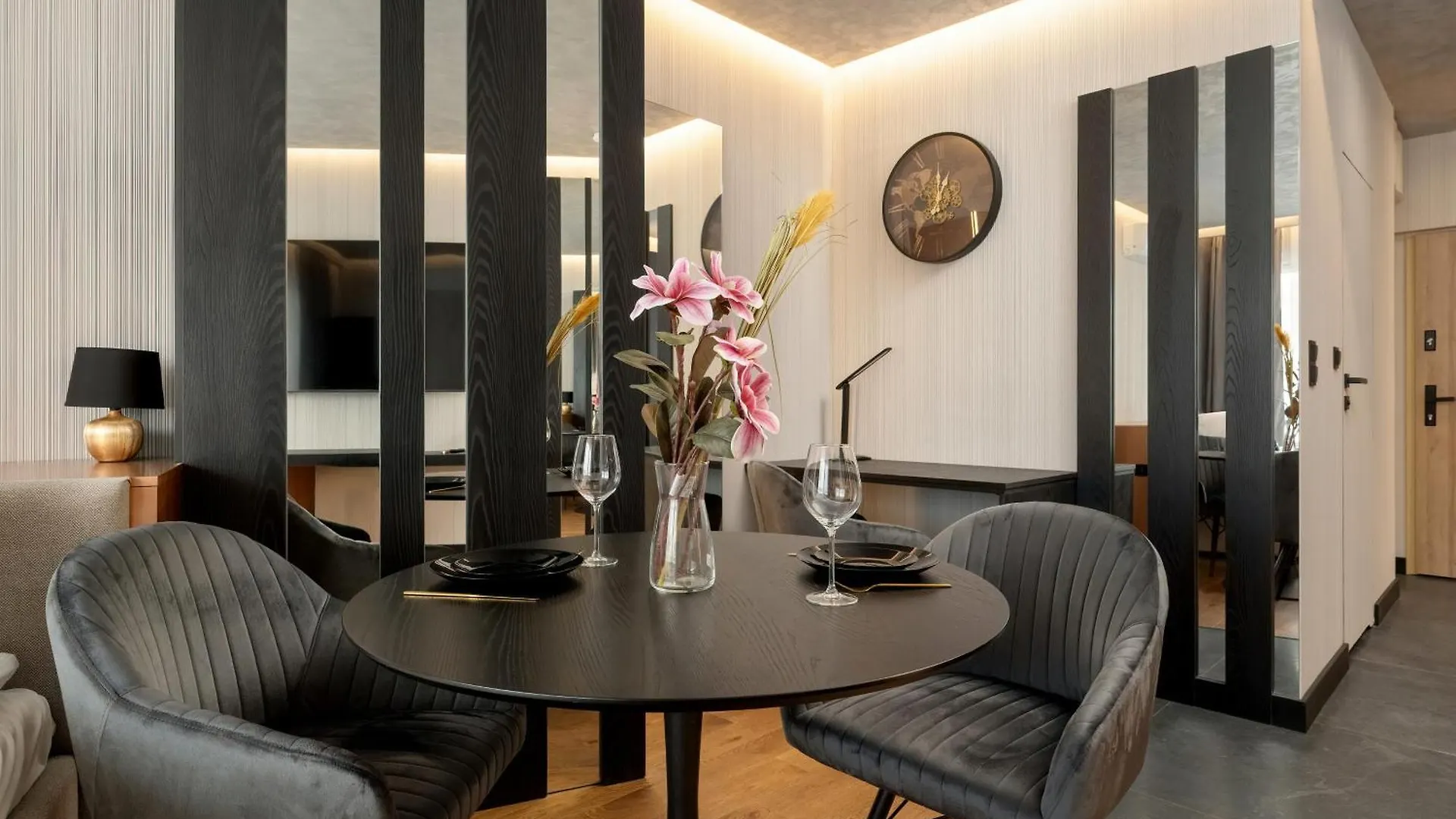Apartment Elegant Studio Close To River With Air Conditioning By Renters Prestige Wroclaw