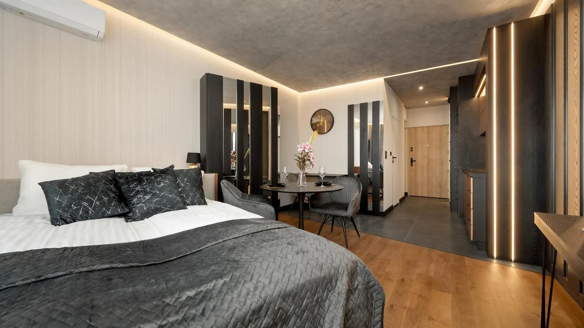 Elegant Studio Close To River With Air Conditioning By Renters Prestige Wroclaw 0*,  Poland