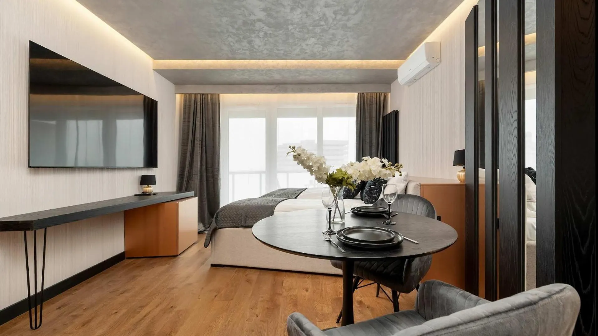 Elegant Studio Close To River With Air Conditioning By Renters Prestige Wroclaw