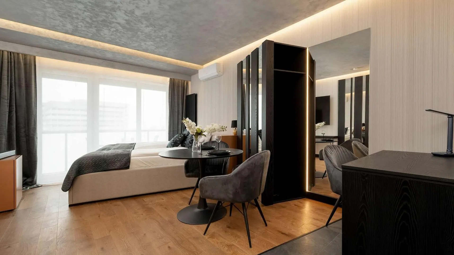 Apartment Elegant Studio Close To River With Air Conditioning By Renters Prestige Wroclaw