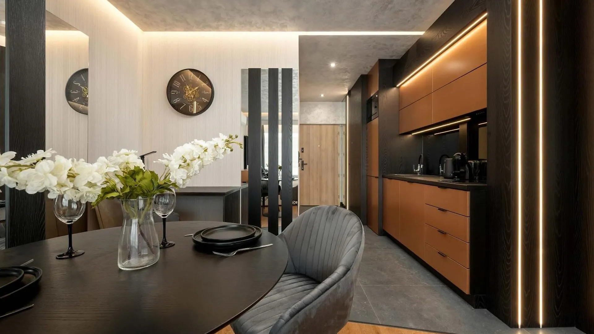 Elegant Studio Close To River With Air Conditioning By Renters Prestige Wroclaw Apartment