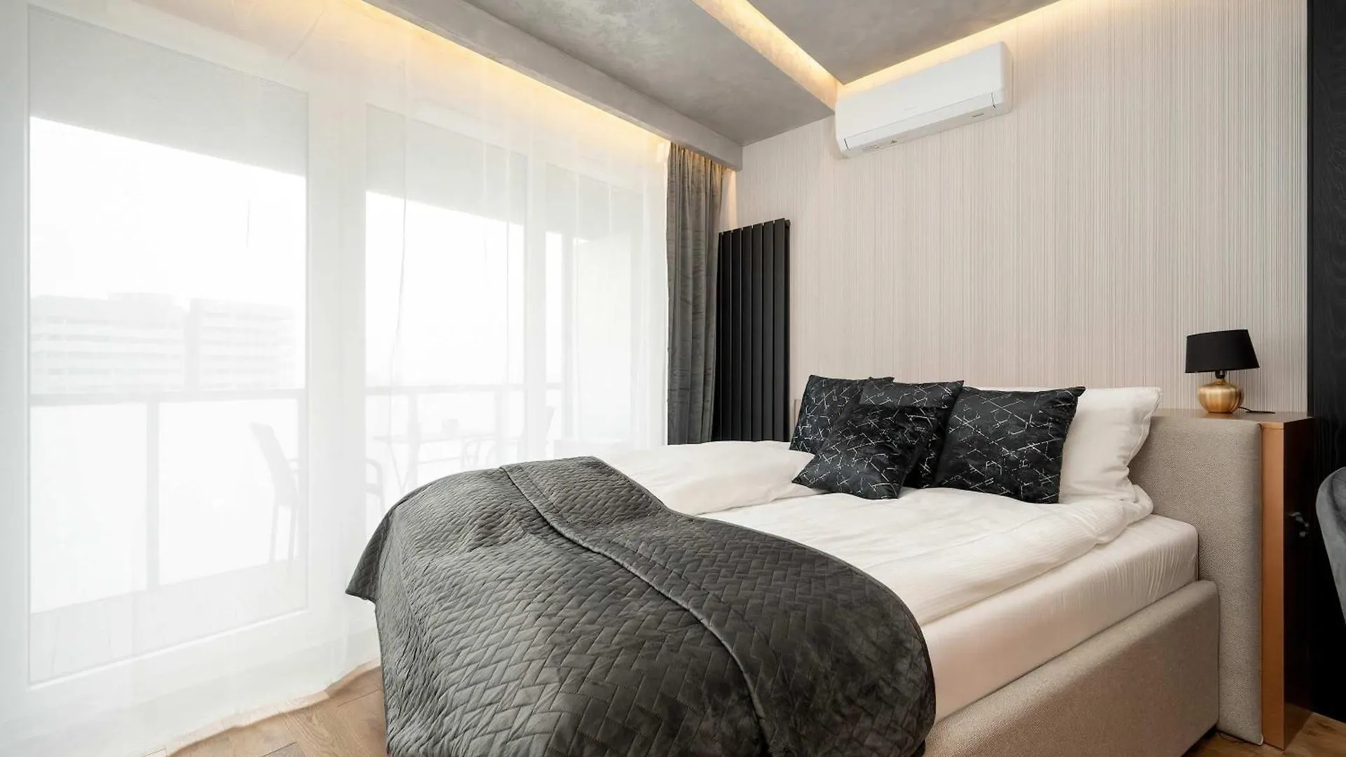 Apartment Elegant Studio Close To River With Air Conditioning By Renters Prestige Wroclaw