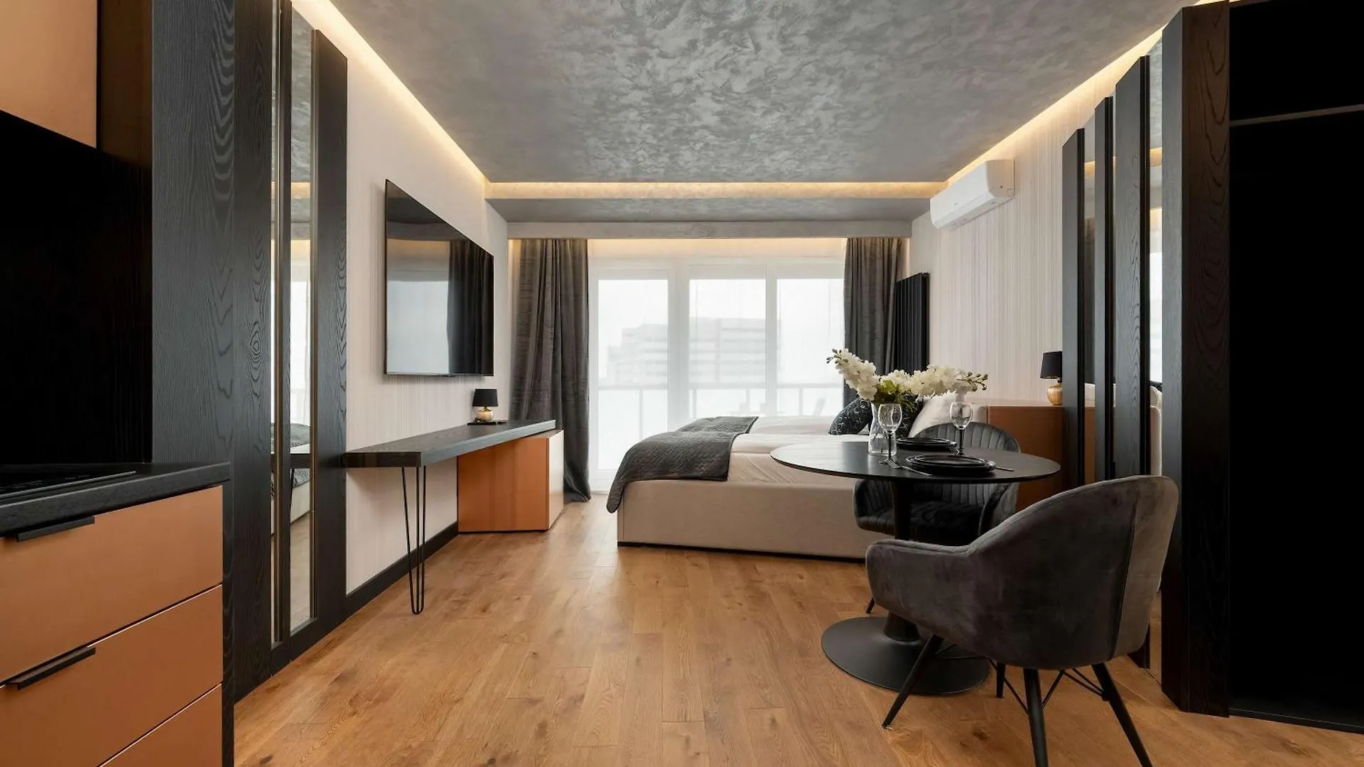 Elegant Studio Close To River With Air Conditioning By Renters Prestige Wroclaw Poland